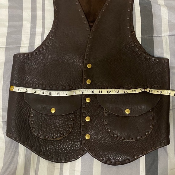 Custom stitched leather vintage motorcycle vest- color Brown with snap buttons - Picture 4 of 7